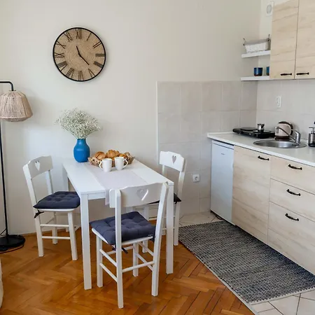 Apartman Home-Like Studio Walking Distance To The Old Town L Breakfast L Novi Sad Fair Nearby Novi Sad
