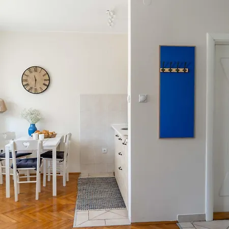 Home-like Walking Distance To The Old Town L Washing Machine L Bus Station Nearby Novi Sad